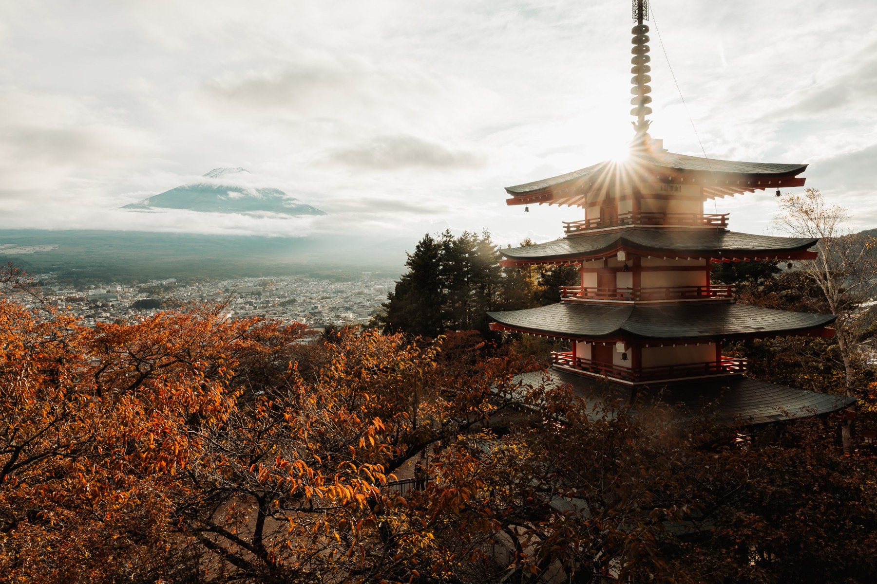 Mount Fuji hinter der Chureito-Pagode